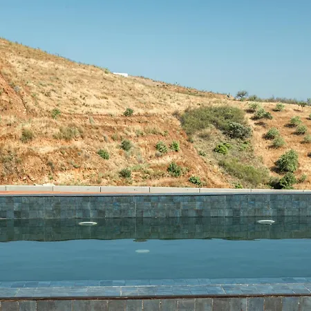 Portugal's Infinity Seabreeze House *